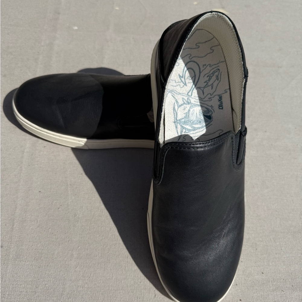 Olukai Kahuili black leather slip on.  Men’s Worn twice.